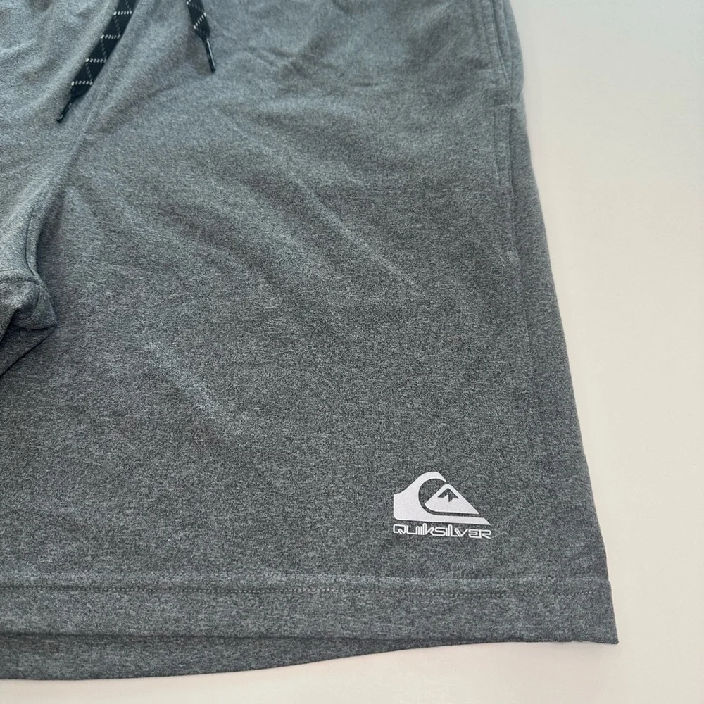 Quicksilver Training Shorts 19” Knit Gray NWT Men’s Size Medium
